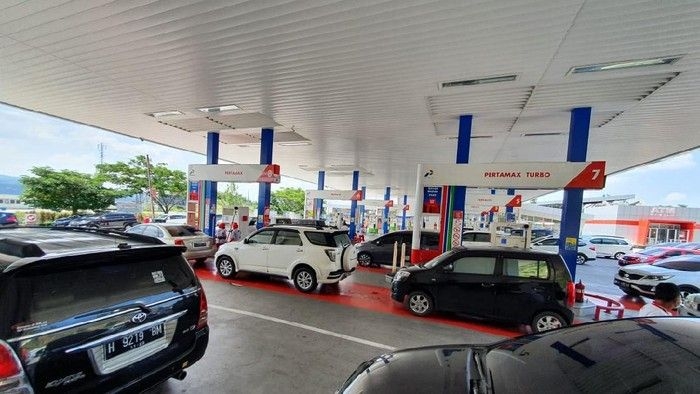 pertamina-mor-iv-mencatat-kenaikan-konsumsi-bbm-hampir-300-di-spbu-tol-trans-jawa-terutama-di-ruas-a-jakarta-menuju-surabaya-y_169.jpeg