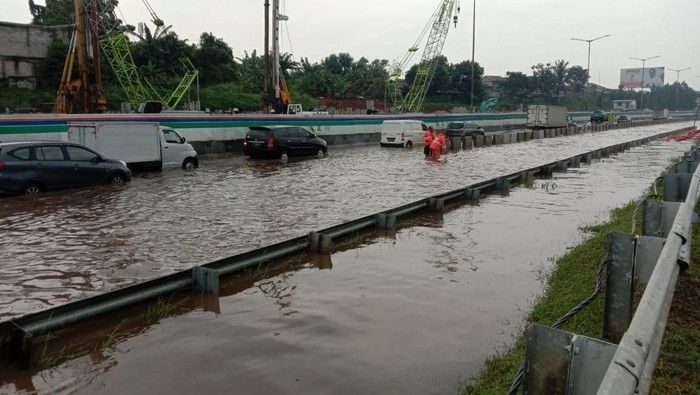 jalan-tol-bsd-km-08-banjir_169.jpeg