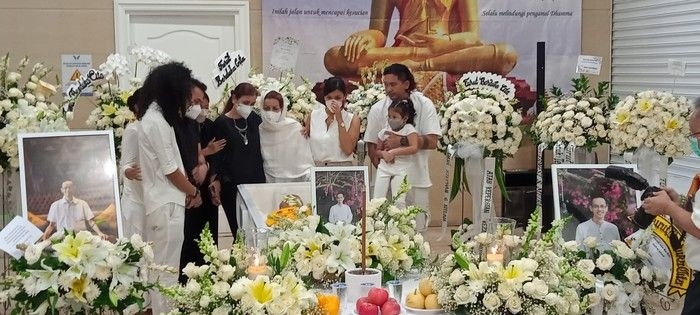 jenazah-reza-gunawan-di-rumah-duka-1.jpeg