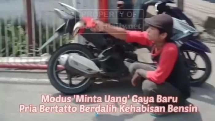 pengemis-bertato-di-spbu-bogor_169.jpeg