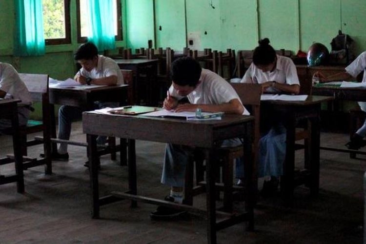 1117214-aha-mengerjakan-soal-bahasa-inggris--780x390.JPG