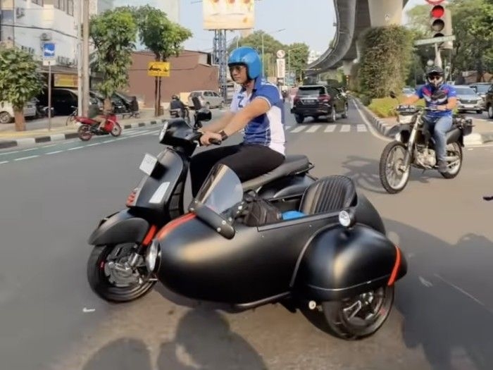 ahy-naik-vespa-rp-85-juta_43.png