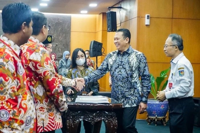 bamsoet-masa-depan-ri-bukan-berada-di-kota-1.jpeg