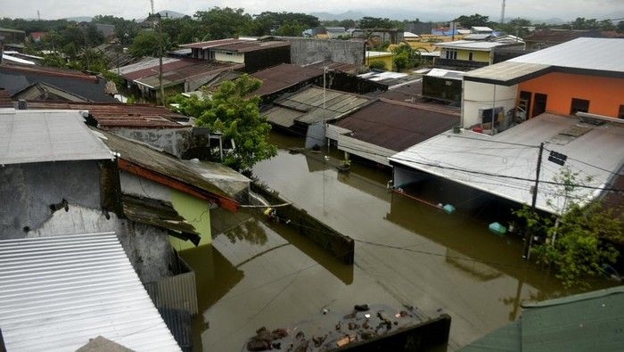 banjir-di-makassar-4_169.jpeg