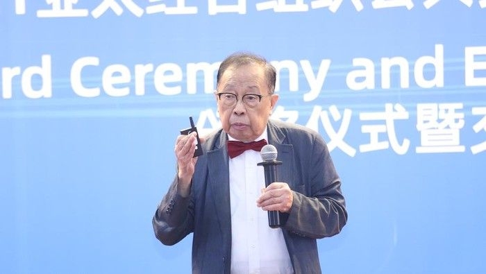 bapak-mobil-listrik-asia-1744781709466_169.jpeg