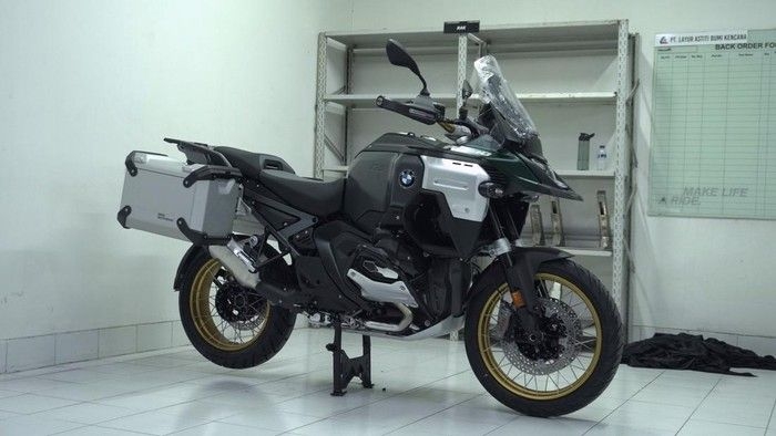 bmw-r-1300-gs-adventure-option-719-with-asa-7_169.jpeg