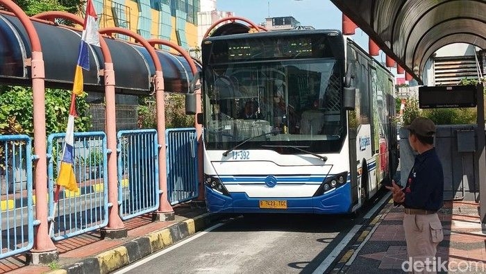 bus-transjakarta-1746419978574_169.jpeg