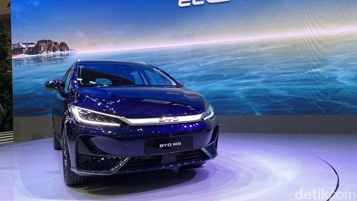 byd-m6-2_169.jpeg