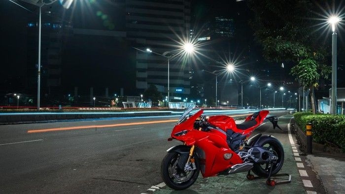 ducati-panigale-v4-s-meluncur-di-indonesia_169.jpeg