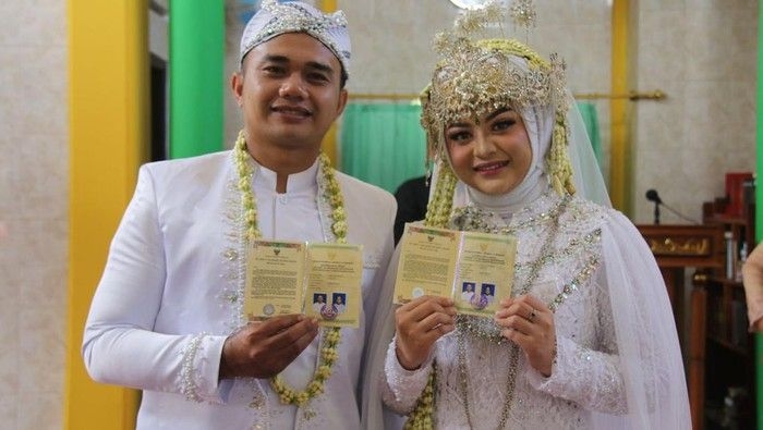 foto-viral-pasangan-kamil-dan-kanza-2_169.jpeg