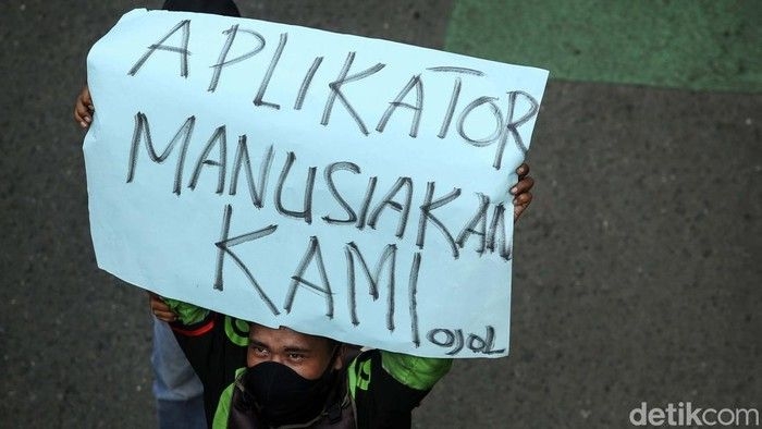 geruduk-dpr-ojol-tolak-kenaikan-harga-bbm-4_169.jpeg