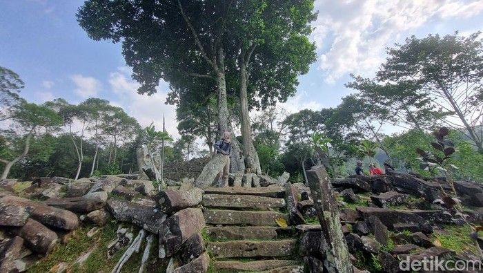 gunung-padang-2_169.jpeg