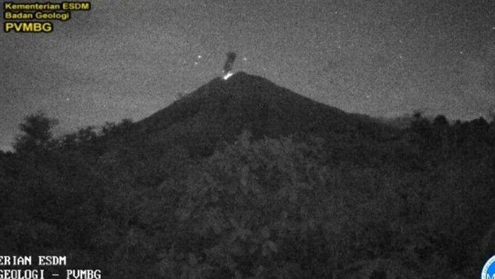 gunung-semeru-erupsi-antara-1750346770037_169.jpeg