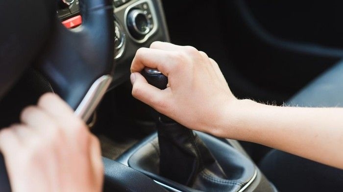 ilustrasi-mobil-transisi-manual_169.jpeg