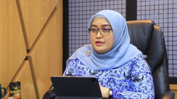 indah-anggoro-putri_169.jpeg