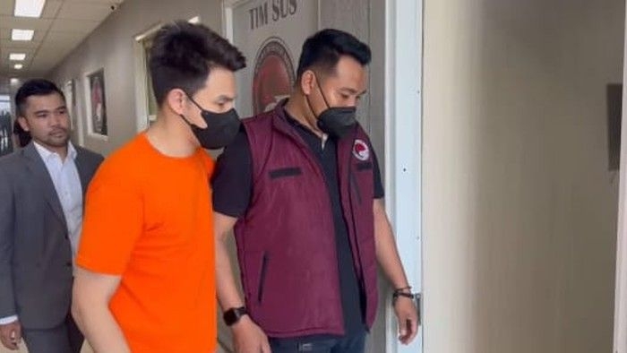 jonathan-frizzy-berbaju-tahanan-1746436395058_169.png