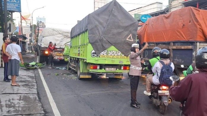 kecelakaan-truk-di-bogor-1747186931209_169.jpeg