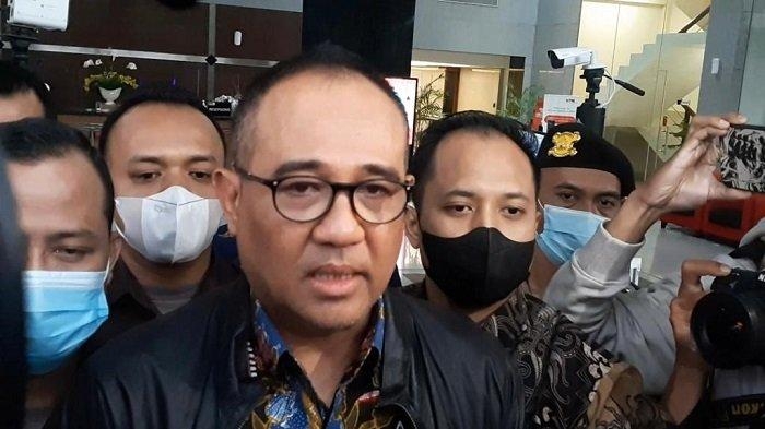 mantan-pejabat-pajak-rafael-alun-trisambodo-12.jpg