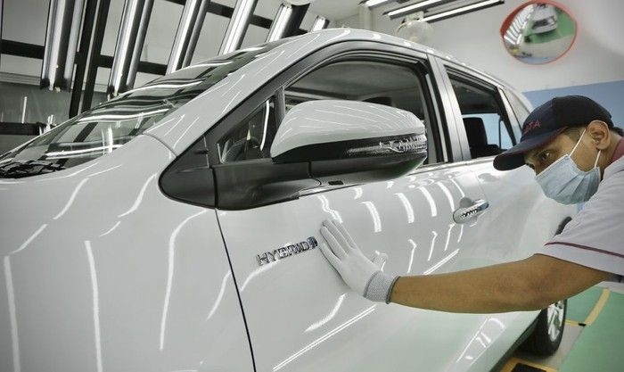mobil-hybrid-toyota.jpeg