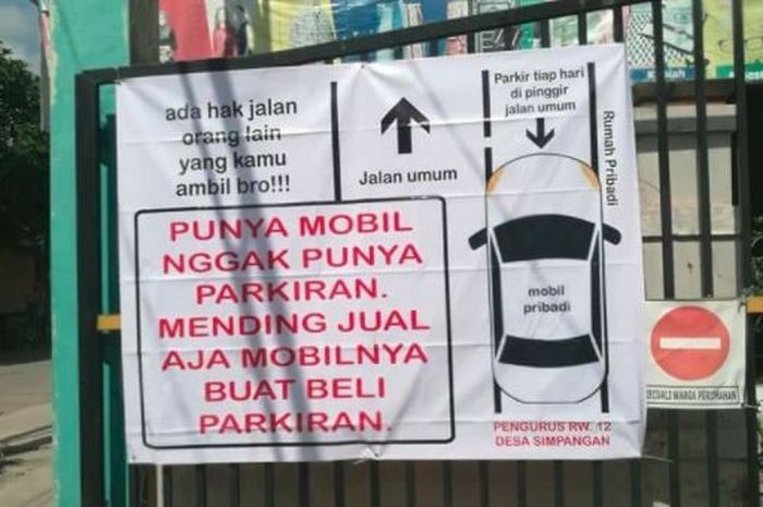 parkir-mobil-di-depan-rumah-bukan-di-garasi.jpeg