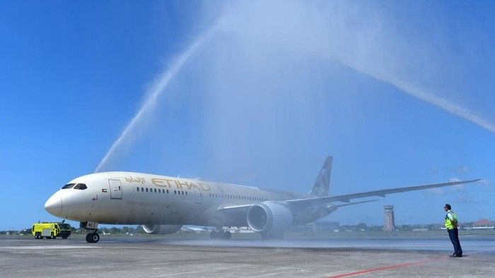 pembukaan-rute-penerbangan-abu-dhabi-bali-2_169.jpeg