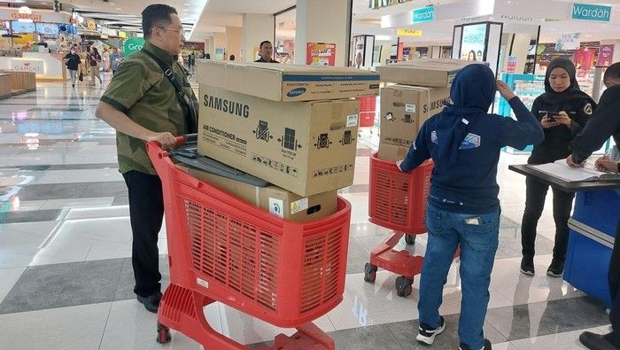 pengunjung-boron-ac-di-transmart-full-day-sale_169.jpeg