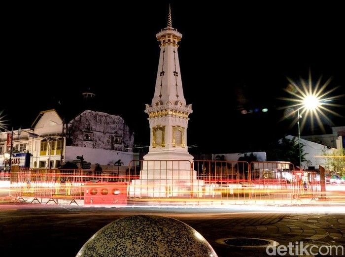 pesona-tugu-jogja-lewat-lukisan-cahaya-3_43.jpeg