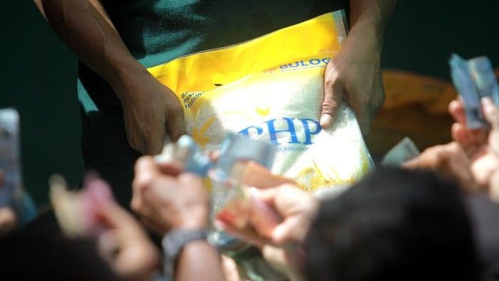 potret-warga-gorontalo-rebutan-beras-murah_169.jpeg