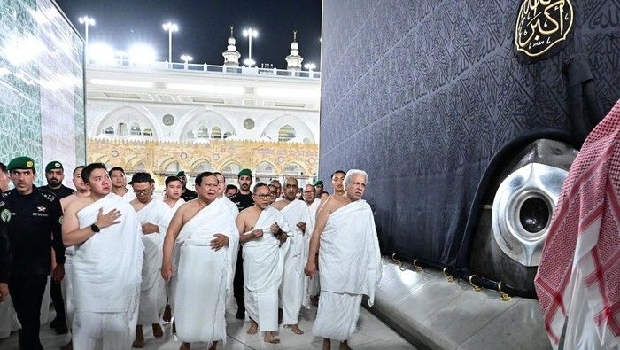 prabowo-tunaikan-ibadah-umrah-1751505806668_169.jpeg