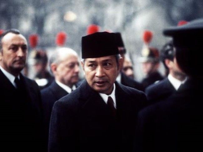 presiden-ke-2-soeharto-1_43.jpeg