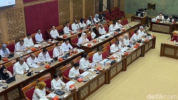 rapat-komisi-x-dpr-1751440014601_169.jpeg