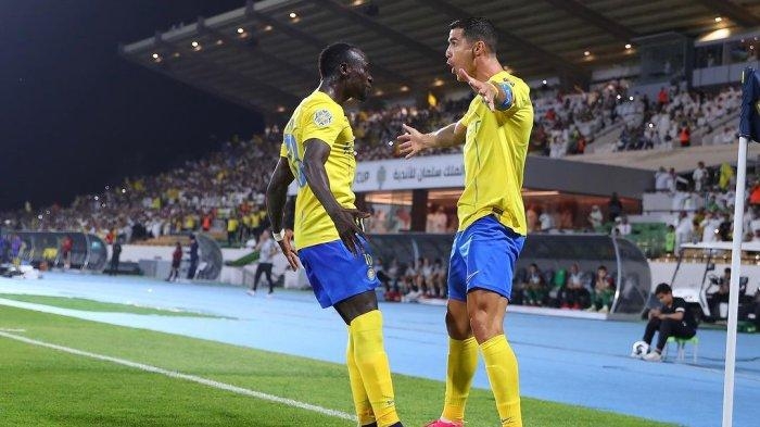 ronaldo-dan-sadio-mane-berselebrasi.jpg
