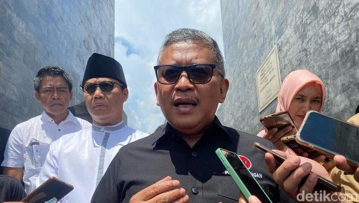 sekjen-pdi-p-hasto-kristianto-di-blitar-1_169.jpeg