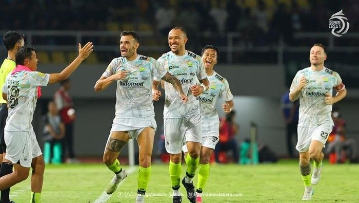 selebrasi-para-pemain-persib-bandung-1_169.jpeg