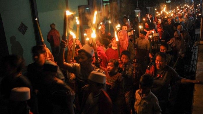 semarak-tahun-baru-islam-lewat-pawai-obor-1_169.jpeg