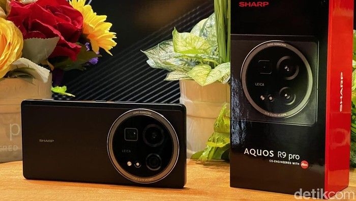 sharp-aquos-r9-pro_169.jpeg