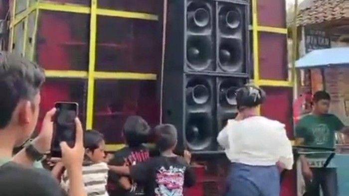sound-horeg-jatuh-di-bondowoso-1747570394610_169.jpeg