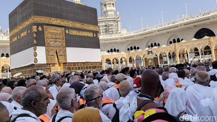 suasana-tawaf-di-masjidil-haram_169.jpeg