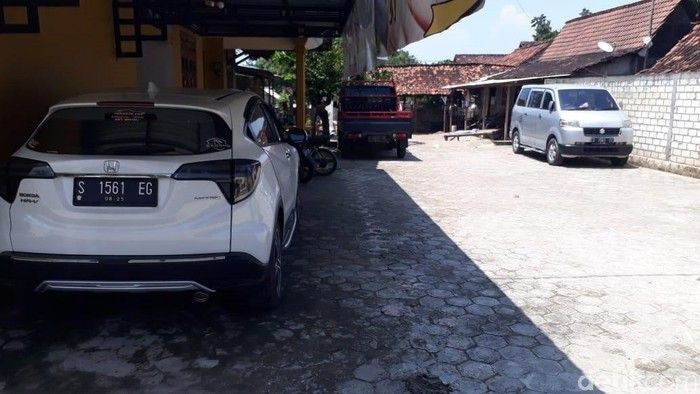 suasana-terkini-kampung-miliader-tuban-2_169.jpeg