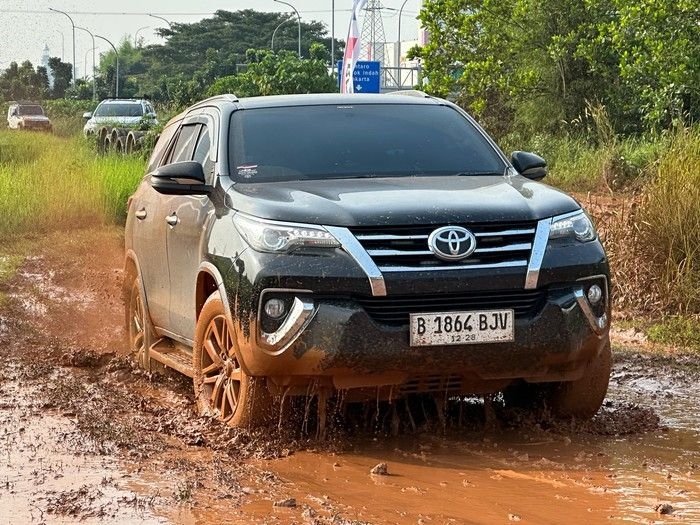 toyota-fortuner-1748845465629.jpeg