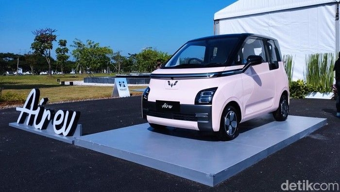 wuling-air-ev-mulai-diproduksi-di-indonesia-1_169.jpeg