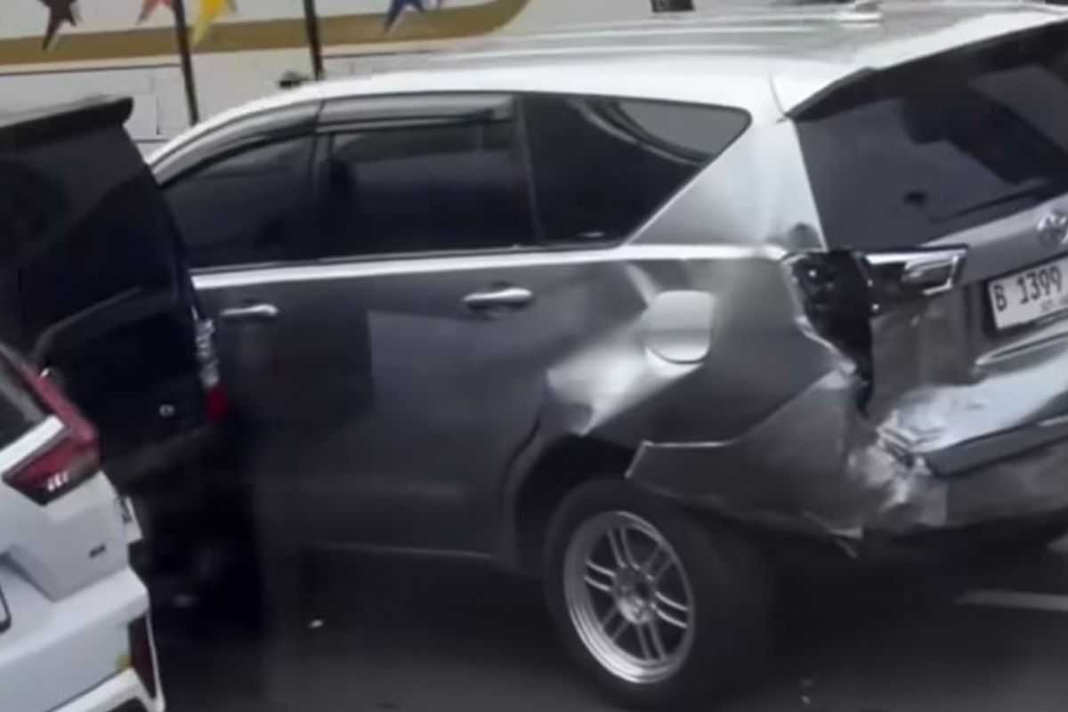 Tiga Mobil Kecelakaan Beruntun di Tol Dalam Kota Arah Pancoran, Diduga Bermula dari Pindah Lajur