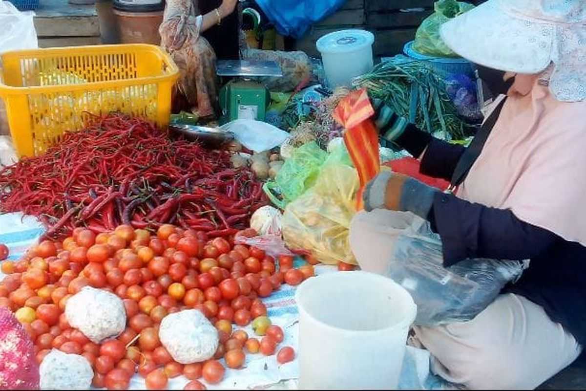 Lonjakan Harga Komoditas Pangan di Pasar Tradisional Polewali Mandar: Cabai Rawit Menyentuh Rp 120.000 Per Kilogram Hingga Mendorong Konsumen Beralih ke Produk Alternatif