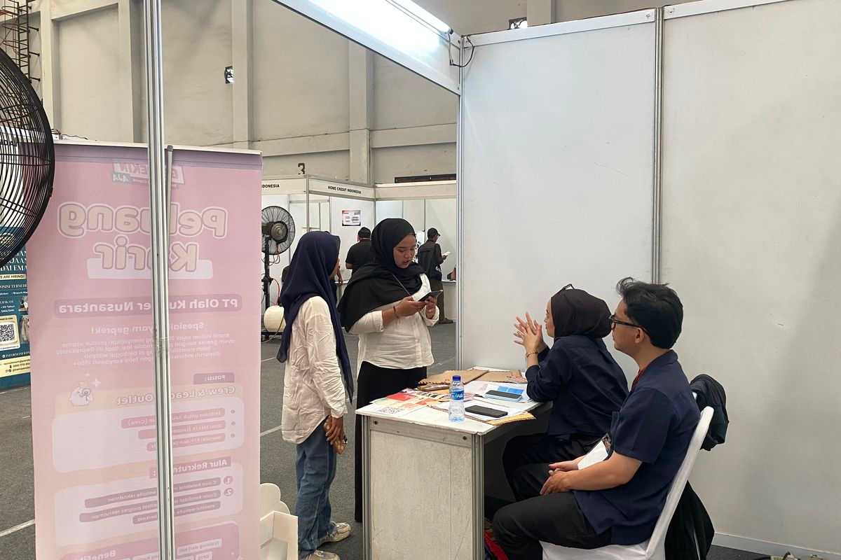 Fresh Graduate Terpaksa Ambil Pekerjaan Apa Saja karena Kompetensi Tak Sesuai Kebutuhan Industri
