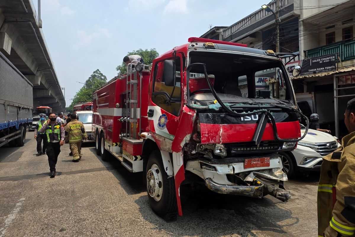 Kecelakaan Beruntun di Cakung: Truk Damkar Tabrak 5 Kendaraan karena Kurang Konsentrasi
