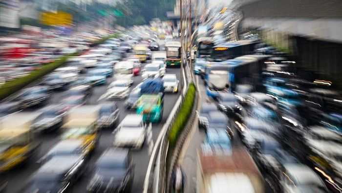 Sejumlah Titik Tol Arah Jakarta Macet Pagi Ini, Kecelakaan Honda Jazz Jadi Pemicu