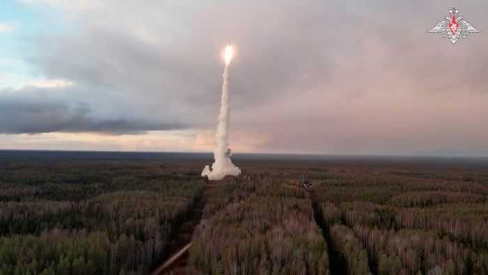 Rusia Klaim Sukses Uji Peluncuran Rudal Antarbenua Berkemampuan Nuklir