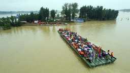 Disorot Dunia, China Andalkan Jembatan Apung Portabel untuk Evakuasi Korban Banjir