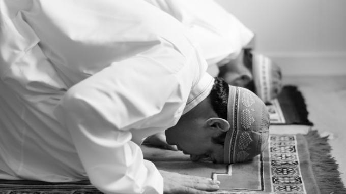 ilustrasi-sholat-fatwa-mui-tentang-ketentuan-shalat-idul-fitri-saat-covid-19.jpg