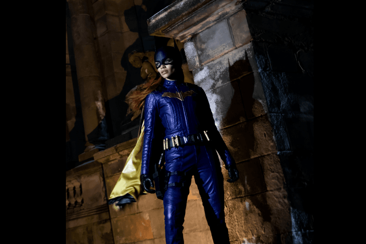 Pemeran Figuran Film Batgirl Menggugat Warner Bros. Setelah Cedera Serius